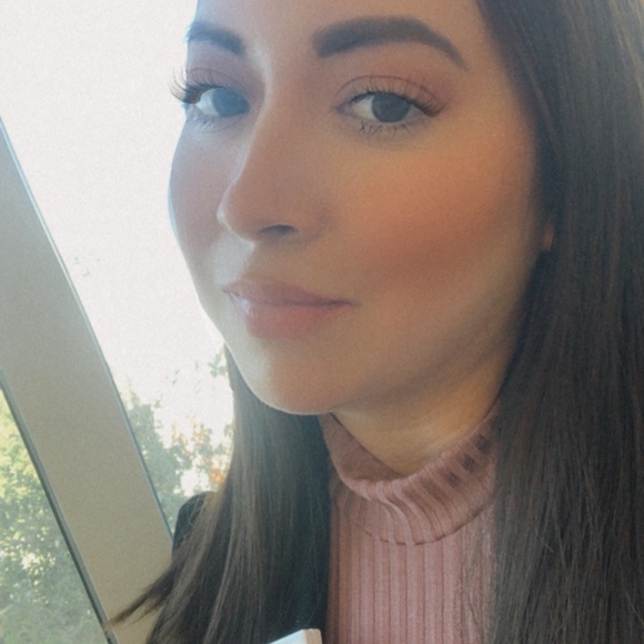 Meet your Posher, Gloria - Picture 2 of 2